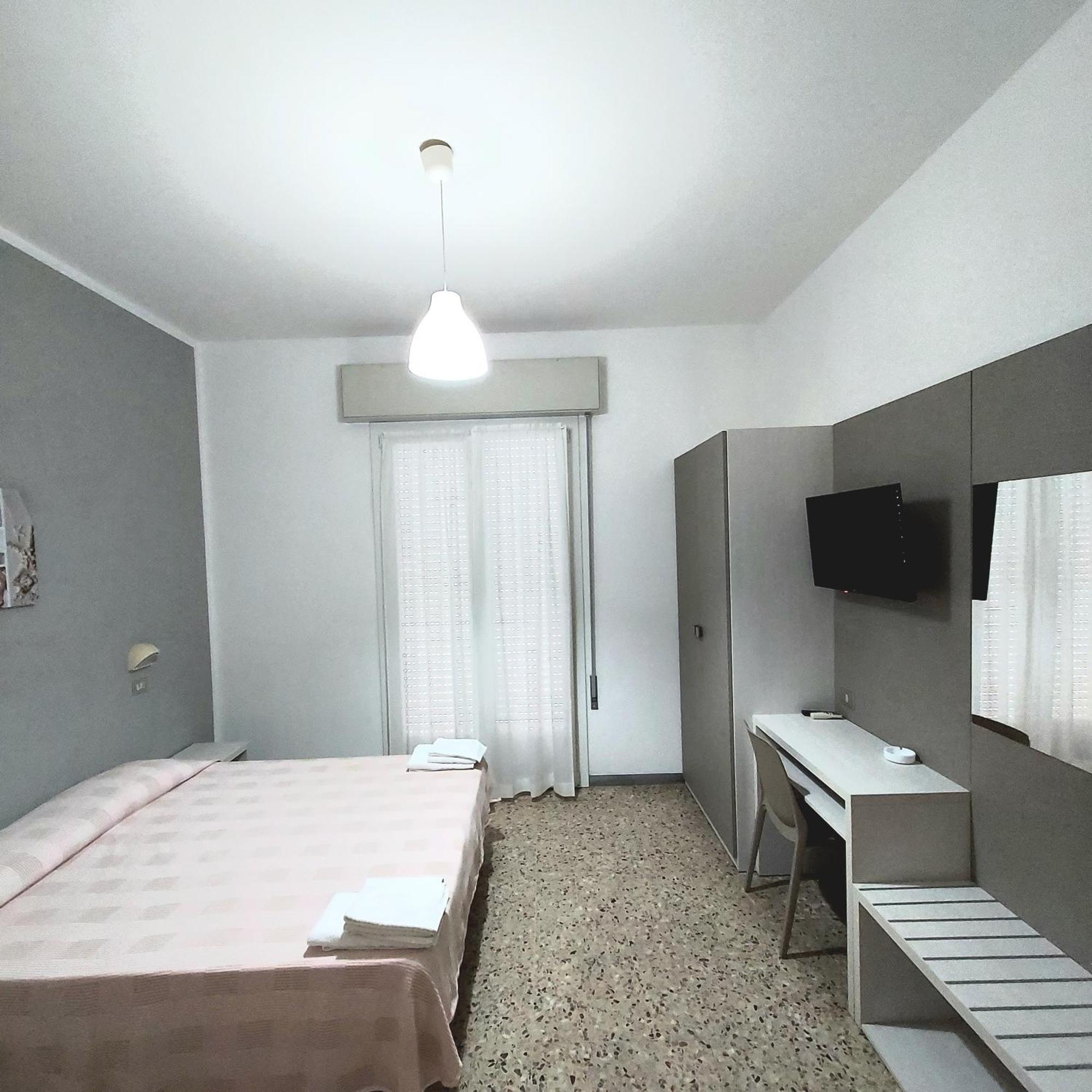 Hotel Villa Alberta B&B Cesenatico Værelse billede