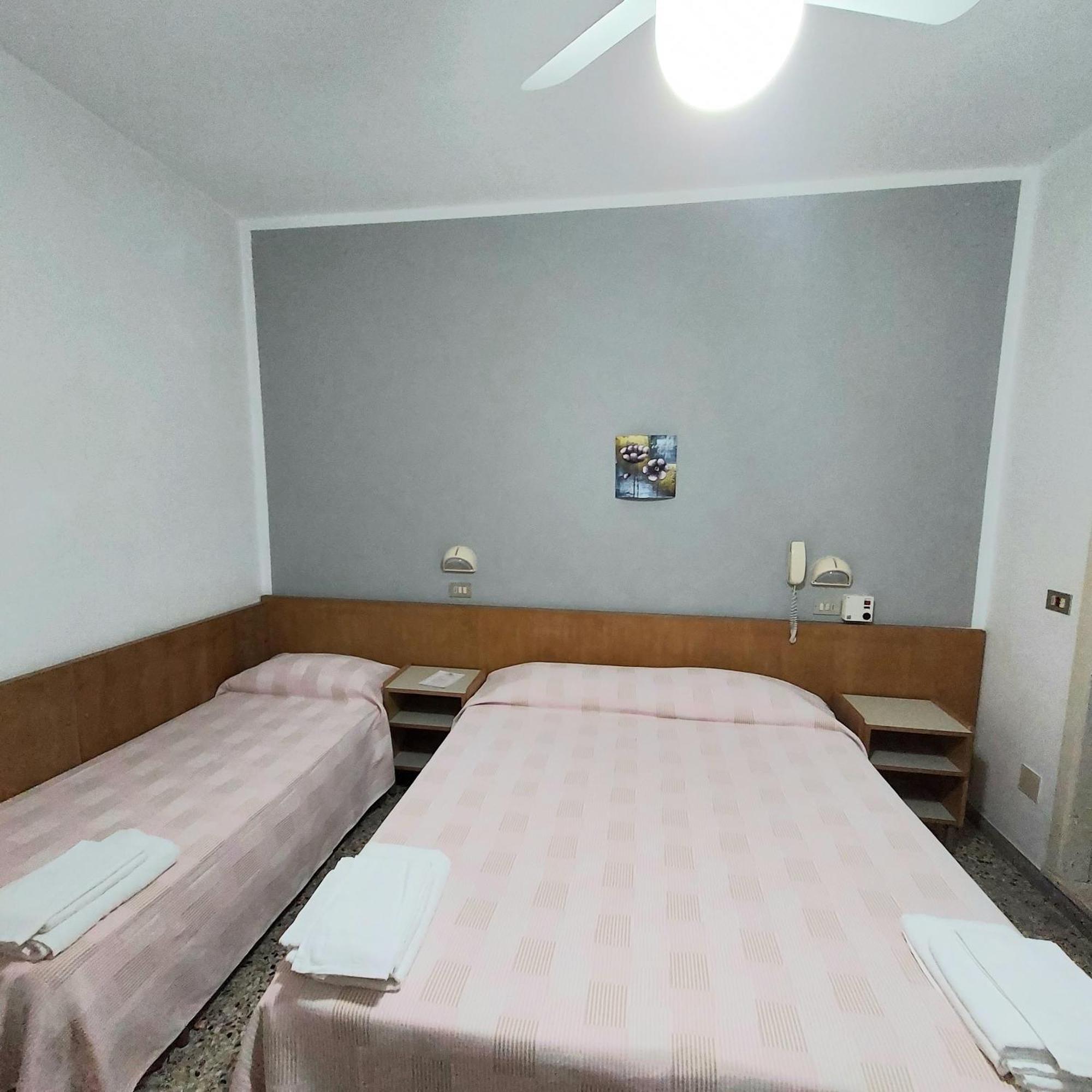 Hotel Villa Alberta B&B Cesenatico Værelse billede