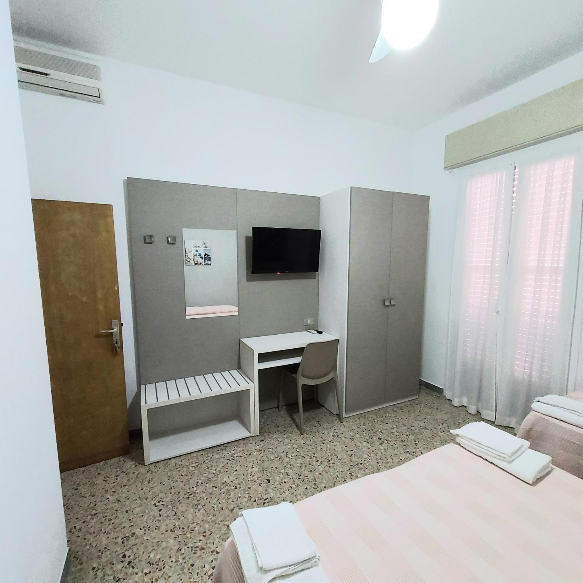 Hotel Villa Alberta B&B Cesenatico Værelse billede
